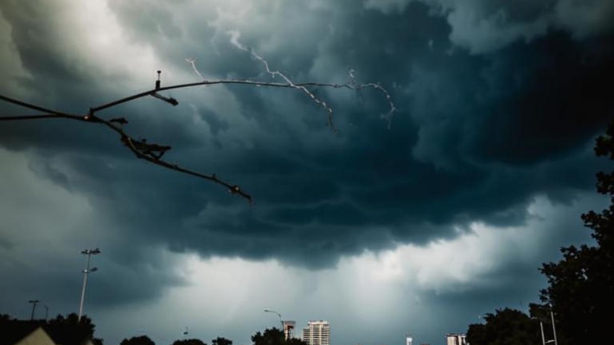 Крым на пороге погодного армагеддона: ливни, штормовой ветер и снегопады