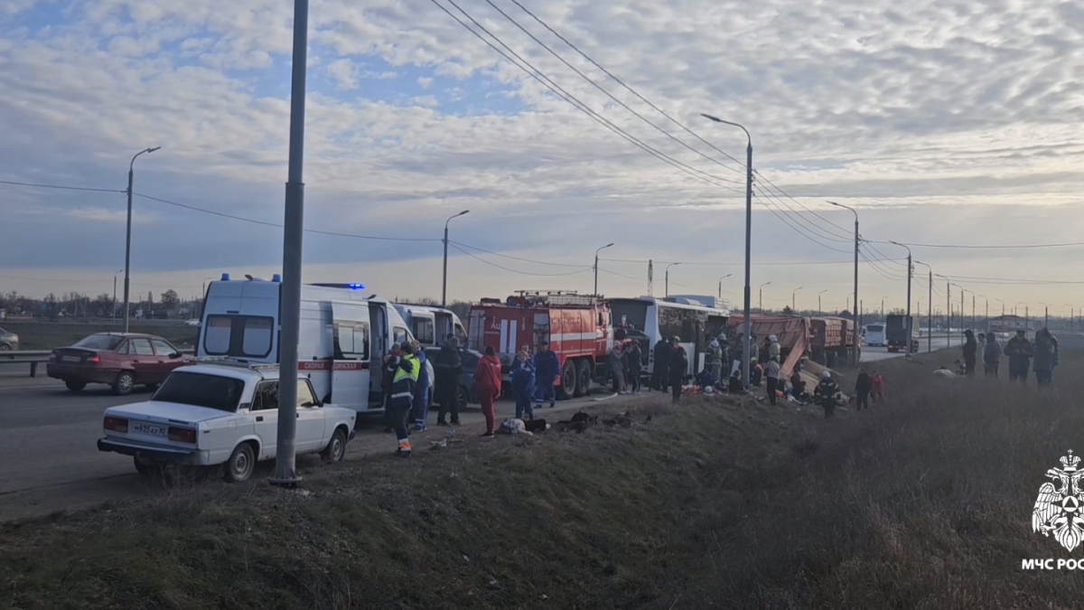 Жуткое ДТП в Крыму: рейсовый автобус столкнулся с грузовиком