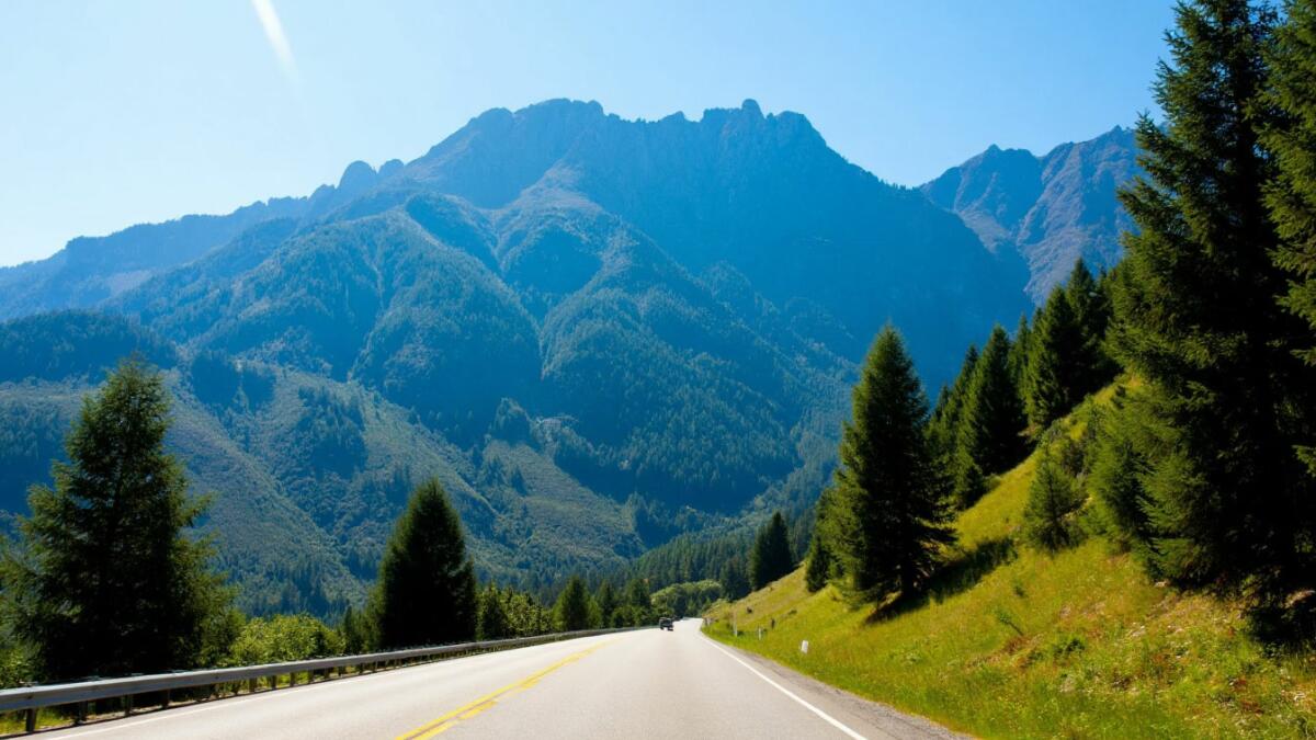 Будут самыми живописными: в Крыму проектируют две новые горные дороги